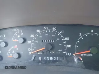 2001 Ford Excursion XLT z VIN 1FMNU41S11EB32749, wystawiony jako IAAI lot #42677214 z przebiegiem 178 624 mil mil oraz . Historia ofert i sprzedaży dostępna na DreamBid. Obrazek 7.