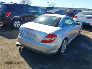 2005 Mercedes-Benz SLK 230/320 z VIN WDBWK56FX5F052512, wystawiony jako IAAI lot #41685458 z przebiegiem 46 186 mil mil oraz . Historia ofert i sprzedaży dostępna na DreamBid. Obrazek 4.