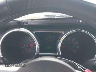 2005 Ford Mustang Deluxe с VIN 1ZVFT80N255140487, выставлен на аукционе IAAI как лот 42643309 с пробегом 153 782 миль миль и . История ставок и продаж доступна на DreamBid. Изображение 7.