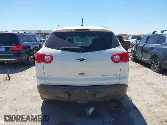 2012 Chevrolet Traverse 1LT z VIN 1GNKVGED7CJ326382, wystawiony jako IAAI lot #41858806 z przebiegiem 190 849 mil mil oraz . Historia ofert i sprzedaży dostępna na DreamBid. Obrazek 16.