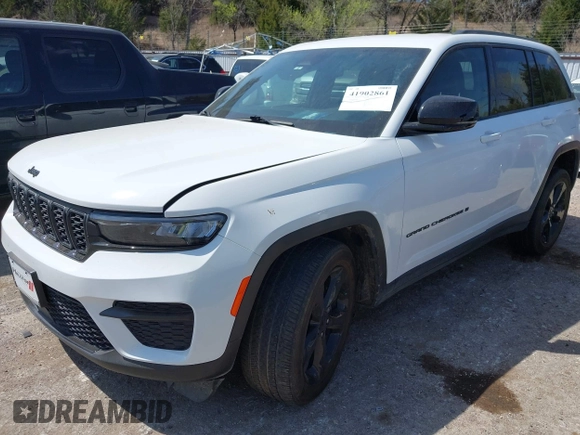2023 Jeep Grand Cherokee Laredo z VIN 1C4RJHAG2PC538934, wystawiony jako IAAI lot #41902861 z przebiegiem 31 664 mil mil oraz . Historia ofert i sprzedaży dostępna na DreamBid. Obrazek 2.