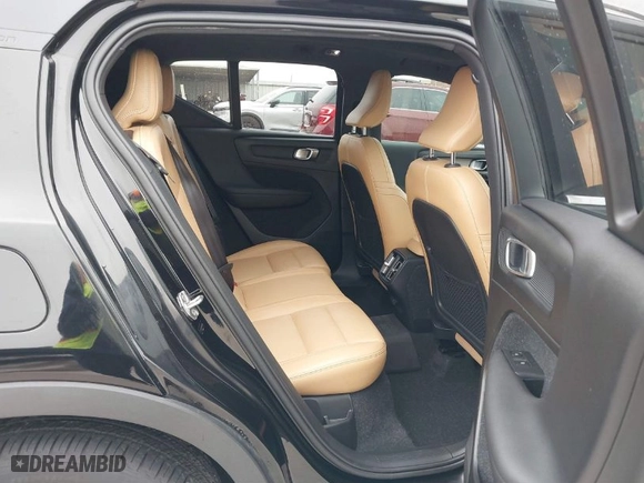 2019 Volvo XC40 Inscription with VIN YV4162UL8K2153314, listed as a IAAI auction lot 41466836 with 80,379 mi miles. Bid and sale history available at carsss.com. Image 8.