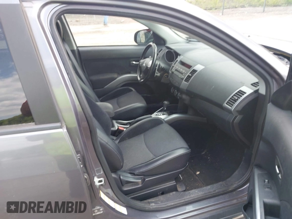 2010 Mitsubishi Outlander z VIN JA4AT3AW9AZ016348, wystawiony jako IAAI lot #42219377 z przebiegiem 104 414 mil mil oraz . Historia ofert i sprzedaży dostępna na DreamBid. Obrazek 5.