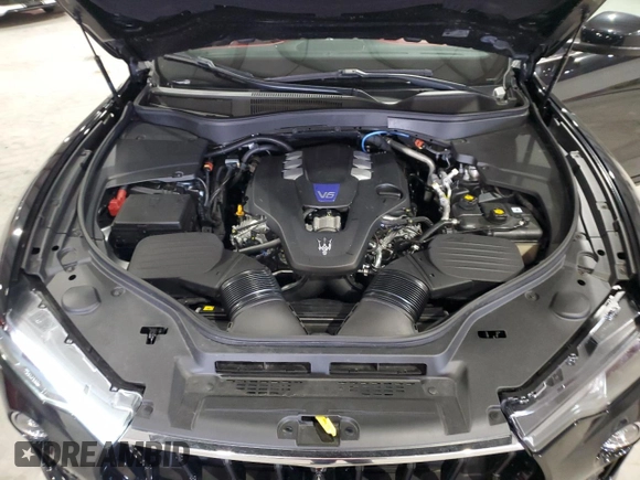 2022 Maserati Levante with VIN ZN661YUM1NX400441, listed as a Copart auction lot 84326324 with 11,966 mi miles and Salvage title. Bid and sale history available at DreamBid. Image 12.