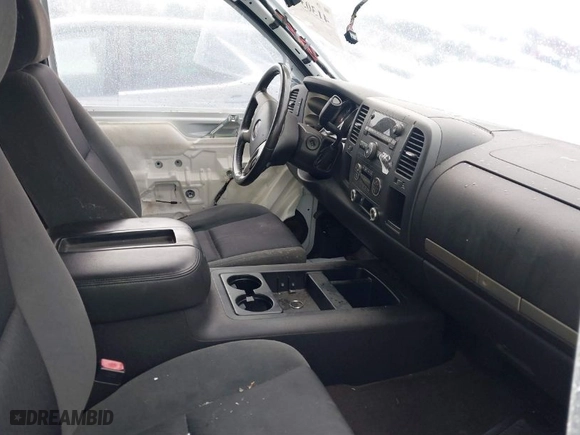2008 GMC Sierra 1500 SLT with VIN 2GTEC13J281335834, listed as a IAAI auction lot 41303447 with 145,250 mi miles. Bid and sale history available at carsss.com. Image 5.