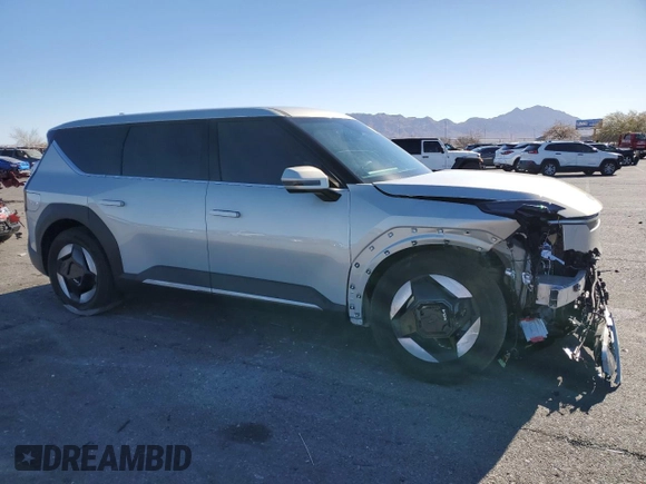2024 Kia EV9 Light Long Range with VIN KNDAB5S10R6021619, listed as a Copart auction lot 41933575 with 6,622 mi miles and Salvage Title. Bid and sale history available at carsss.com. Image 4.