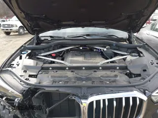 2022 BMW X5 xDrive40i z VIN 5UXCR6C0XN9J12212, wystawiony jako IAAI lot #41656748 z przebiegiem 30 740 mil mil oraz . Historia ofert i sprzedaży dostępna na DreamBid. Obrazek 10.