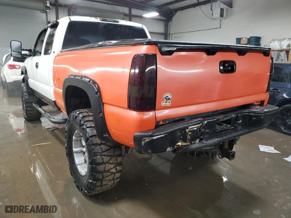 2000 Chevrolet Silverado 1500 LS with VIN 2GCEK19T6Y1315534, listed as a Copart auction lot 41750145 with 164,363 mi miles and Salvage Title. Bid and sale history available at carsss.com. Image 2.