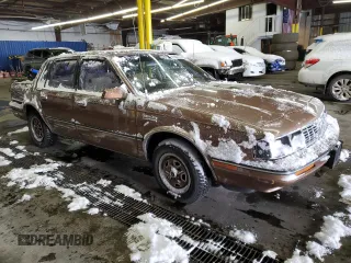 1986 Oldsmobile Cutlass z VIN 2G3AJ19R6G9345283, wystawiony jako Copart lot #41680155 z przebiegiem 30 900 mil mil oraz Tytuł czysty. Historia ofert i sprzedaży dostępna na DreamBid. Obrazek 4.