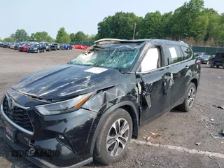 2022 Toyota Highlander XLE with VIN 5TDGZRBH0NS218066, listed as a IAAI auction lot 42461816 with 61,789 mi miles and . Bid and sale history available at DreamBid. Image 6.