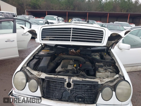 1997 Mercedes-Benz E-Class with VIN WDBJF55F4VA424262, listed as a IAAI auction lot 41462993 with 1 mi miles. Bid and sale history available at carsss.com. Image 10.