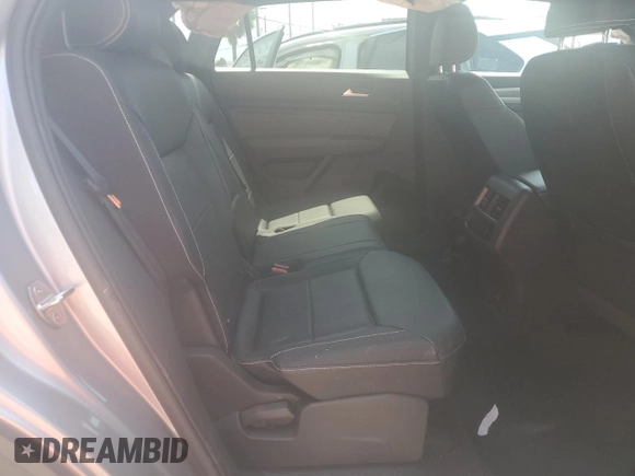 2023 Volkswagen Atlas SE z VIN 1V2WC2CA3PC219429, wystawiony jako Copart lot #54626654 z przebiegiem 12 371 mil mil oraz . Historia ofert i sprzedaży dostępna na DreamBid. Obrazek 10.