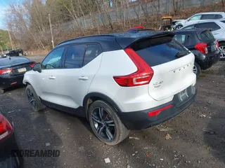 2021 Volvo XC40 R-Design with VIN YV4162UM6M2402320, listed as a IAAI auction lot 41849873 with 78,526 mi miles and . Bid and sale history available at carsss.com. Image 3.
