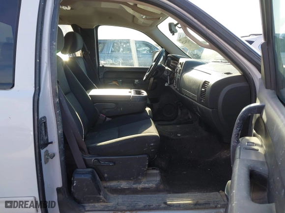 2013 Chevrolet Silverado 1500 LT with VIN 1GCRCSE08DZ166948, listed as a IAAI auction lot 41254225 with 206,541 mi miles. Bid and sale history available at carsss.com. Image 5.