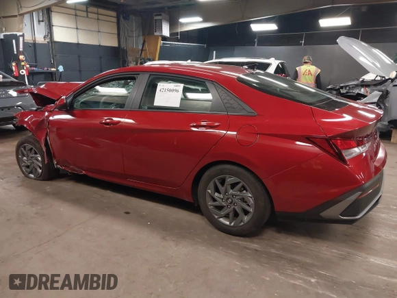 2024 Hyundai Elantra SEL с VIN KMHLM4DG2RU807623, выставлен на аукционе IAAI как лот 42150096 с пробегом 4 030 миль миль и . История ставок и продаж доступна на DreamBid. Изображение 3.