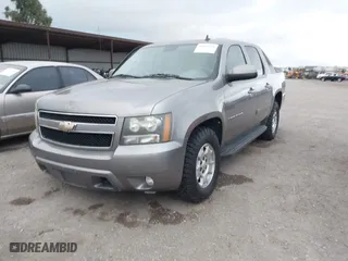 2009 Chevrolet Avalanche LT w/2LT with VIN 3GNFK22029G214307, listed as a IAAI auction lot 41529658 with 277,888 mi miles. Bid and sale history available at carsss.com. Image 2.