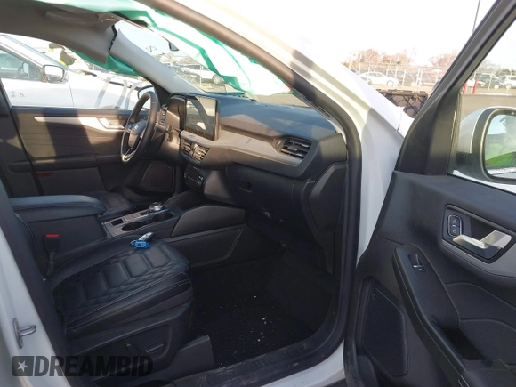 2024 Ford Escape Platinum with VIN 1FMCU9JAXRUB29166, listed as a IAAI auction lot 41781198 with 2,775 mi miles and . Bid and sale history available at carsss.com. Image 5.