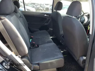 2020 Volkswagen Tiguan S z VIN 3VV1B7AX7LM133358, wystawiony jako Copart lot #61960445 z przebiegiem 74 698 mil mil oraz Szkoda całkowita • Salvage title. Historia ofert i sprzedaży dostępna na DreamBid. Obrazek 10.