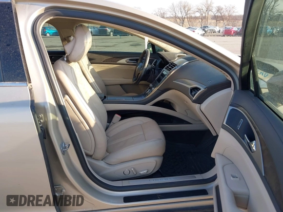 2017 Lincoln MKZ Reserve with VIN 3LN6L5F96HR638586, listed as a IAAI auction lot 41900215 with 111,566 mi miles and . Bid and sale history available at DreamBid. Image 5.