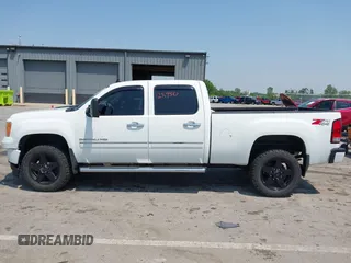 2011 GMC Sierra 2500HD Denali with VIN 1GT125CG9BF175853, listed as a IAAI auction lot 42487600 with 125,950 mi miles and . Bid and sale history available at DreamBid. Image 14.