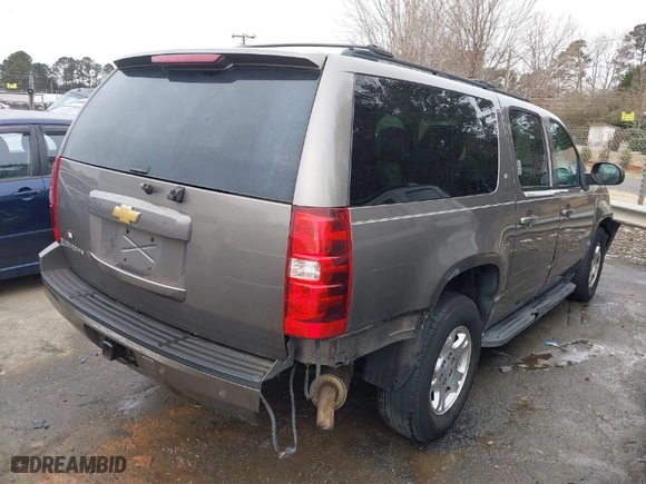 2013 Chevrolet Suburban LT with VIN 1GNSCJE03DR160204, listed as a IAAI auction lot 41370448 with 246,952 mi miles. Bid and sale history available at carsss.com. Image 4.