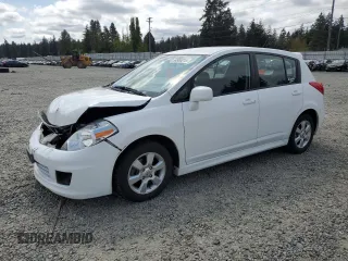 2010 Nissan Versa S z VIN 3N1BC1CP3AL438629, wystawiony jako Copart lot #54955215 z przebiegiem 60 834 mil mil oraz Szkoda całkowita • Salvage title. Historia ofert i sprzedaży dostępna na DreamBid. Obrazek 1.