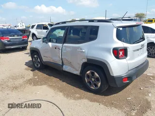 2015 Jeep Renegade Latitude with VIN ZACCJABH0FPB65461, listed as a IAAI auction lot 39756561 with 132,135 mi miles. Bid and sale history available at carsss.com. Image 3.
