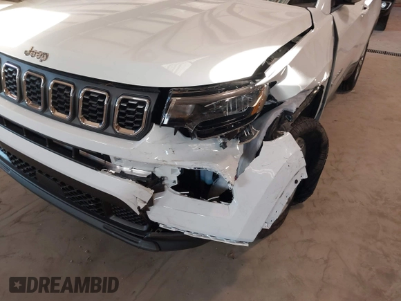2025 Jeep Compass Latitude with VIN 3C4NJDBNXST535796, listed as a IAAI auction lot 41776776 with 1,037 mi miles and . Bid and sale history available at DreamBid. Image 6.