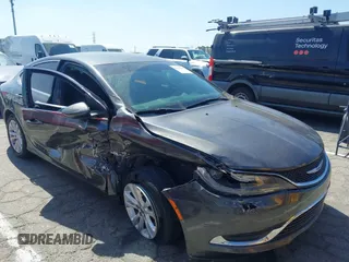 2015 Chrysler 200 Limited z VIN 1C3CCCAB5FN502945, wystawiony jako IAAI lot #42825019 z przebiegiem 158 806 mil mil oraz . Historia ofert i sprzedaży dostępna na DreamBid. Obrazek 1.
