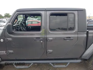 2020 Jeep Gladiator Overland with VIN 1C6HJTFG8LL166086, listed as a IAAI auction lot 42016222 with 102,232 mi miles and . Bid and sale history available at DreamBid. Image 14.