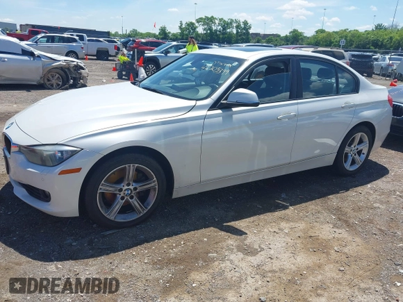 2013 BMW 3 Series 328i xDrive с VIN WBA3B5G55DNS04935, выставлен на аукционе IAAI как лот 42205399 с пробегом 127 913 миль миль и . История ставок и продаж доступна на DreamBid. Изображение 2.