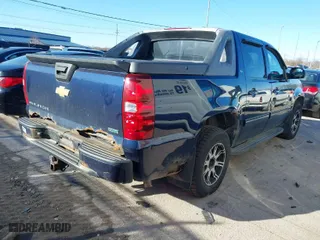 2010 Chevrolet Avalanche LT with VIN 3GNVKFE04AG254049, listed as a IAAI auction lot 41854624 with 130,806 mi miles. Bid and sale history available at carsss.com. Image 4.