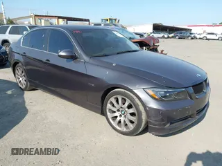 2006 BMW 3 Series 330i z VIN WBAVB335X6KR73650, wystawiony jako IAAI lot #42407095 z przebiegiem 140 816 mil mil oraz . Historia ofert i sprzedaży dostępna na DreamBid. Obrazek 1.