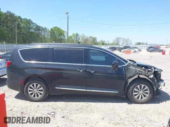 2017 Chrysler Pacifica Touring L with VIN 2C4RC1BG7HR539716, listed as a IAAI auction lot 42037822 with 160,623 mi miles and . Bid and sale history available at DreamBid. Image 14.
