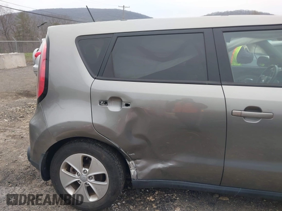 2015 Kia Soul with VIN KNDJN2A2XF7160582, listed as a IAAI auction lot 42040569 with 47,986 mi miles and . Bid and sale history available at DreamBid. Image 6.