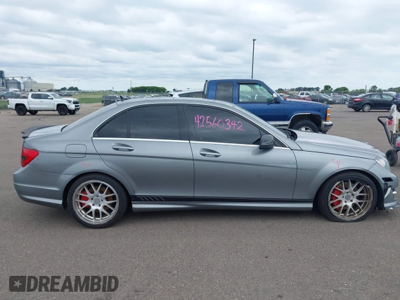 2013 Mercedes-Benz C 300 Sport с VIN WDDGF8AB1DR256425, выставлен на аукционе IAAI как лот 42560342 с пробегом 119 440 миль миль и . История ставок и продаж доступна на DreamBid. Изображение 13.