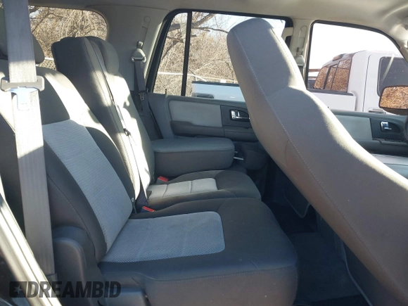 2006 Ford Expedition Special Service with VIN 1FMPU15566LA84616, listed as a IAAI auction lot 41303202 with 372,508 mi miles. Bid and sale history available at carsss.com. Image 8.