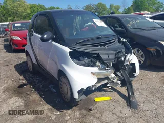 2015 Smart fortwo Passion with VIN WMEEJ3BA9FK806363, listed as a IAAI auction lot 41830363 with 1 mi miles. Bid and sale history available at carsss.com. Image 1.