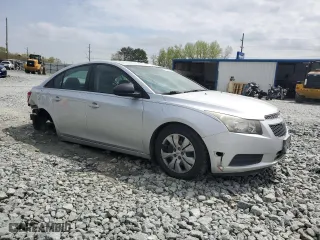2014 Chevrolet Cruze LS with VIN 1G1PA5SG8E7417277, listed as a Copart auction lot 51391395 with 131,940 mi miles and Salvage Title. Bid and sale history available at carsss.com. Image 4.