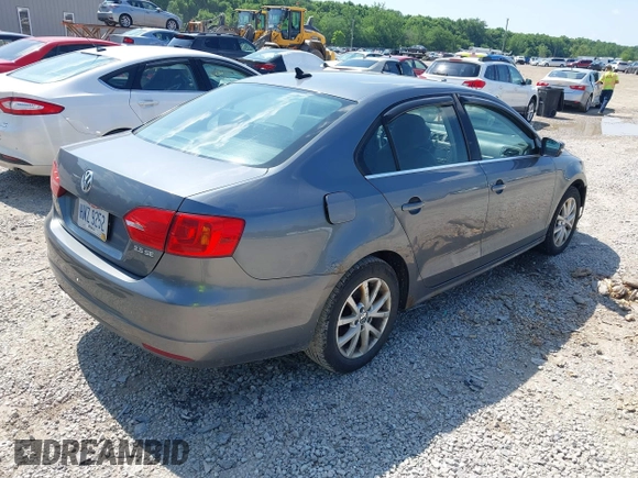 2013 Volkswagen Jetta SE with VIN 3VWDP7AJ9DM370201, listed as a IAAI auction lot 42562810 with 165,991 mi miles and . Bid and sale history available at DreamBid. Image 4.