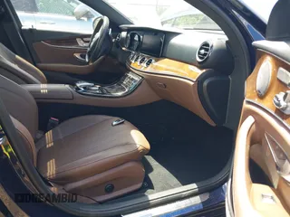 2018 Mercedes-Benz E 300 z VIN WDDZF4KB7JA432582, wystawiony jako IAAI lot #42220866 z przebiegiem 52 437 mil mil oraz . Historia ofert i sprzedaży dostępna na DreamBid. Obrazek 5.