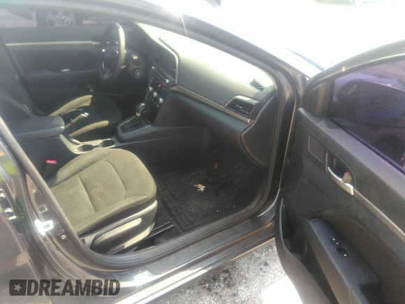 2020 Hyundai Elantra Value Edition z VIN 5NPD84LF0LH553563, wystawiony jako IAAI lot #40065800 z przebiegiem 126 466 mil mil oraz . Historia ofert i sprzedaży dostępna na DreamBid. Obrazek 5.