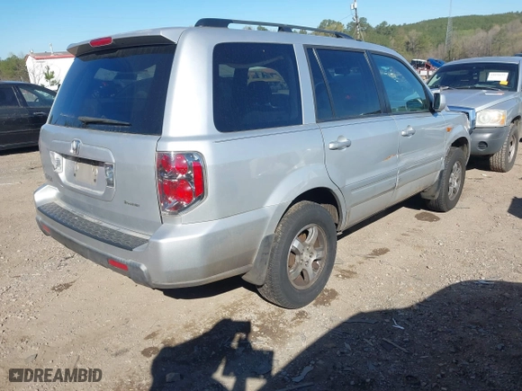 2008 Honda Pilot SE with VIN 5FNYF28388B027391, listed as a IAAI auction lot 41861572 with 183,714 mi miles. Bid and sale history available at carsss.com. Image 4.