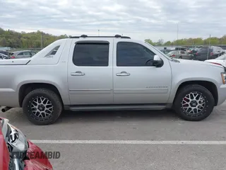 2011 Chevrolet Avalanche LTZ with VIN 3GNTKGE36BG337863, listed as a IAAI auction lot 42026377 with 207,116 mi miles and . Bid and sale history available at DreamBid. Image 14.
