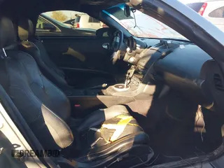 2005 Nissan 350Z Touring z VIN JN1AZ36A25M754869, wystawiony jako IAAI lot #41429477 z przebiegiem 110 896 mil mil oraz . Historia ofert i sprzedaży dostępna na DreamBid. Obrazek 5.