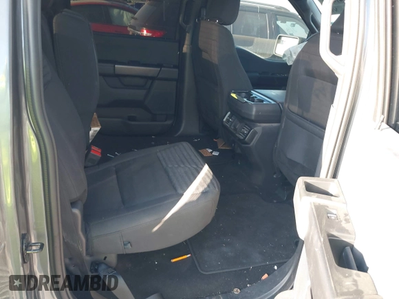 2023 Ford F-150 XL z VIN 1FTEW1CPXPKF85106, wystawiony jako IAAI lot #42818290 z przebiegiem 10 234 mil mil oraz . Historia ofert i sprzedaży dostępna na DreamBid. Obrazek 8.