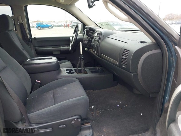 2007 Chevrolet Silverado 1500 LT w/2LT with VIN 2GCEK13M071669436, listed as a IAAI auction lot 41873226 with NaN miles. Bid and sale history available at carsss.com. Image 5.
