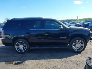 2012 Cadillac Escalade Premium z VIN 1GYS4CEF4CR201082, wystawiony jako IAAI lot #42296268 z przebiegiem 180 791 mil mil oraz . Historia ofert i sprzedaży dostępna na DreamBid. Obrazek 14.