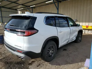 2025 GMC Acadia FWD Elevation z VIN 1GKENKRS7SJ141527, wystawiony jako Copart lot #45313575 z przebiegiem 4 241 mil mil oraz Czysty tytuł • Clean title. Historia ofert i sprzedaży dostępna na DreamBid. Obrazek 3.