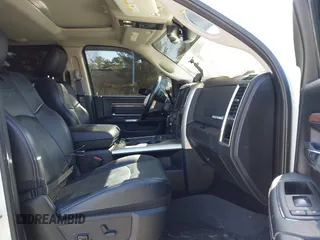 2018 Ram 2500 Laramie z VIN 3C6UR5FL4JG404249, wystawiony jako IAAI lot #41965199 z przebiegiem 123 506 mil mil oraz . Historia ofert i sprzedaży dostępna na DreamBid. Obrazek 5.